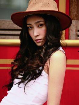 殷飞个人资料,才华横溢的青年才俊，引领时代潮流的先锋人物